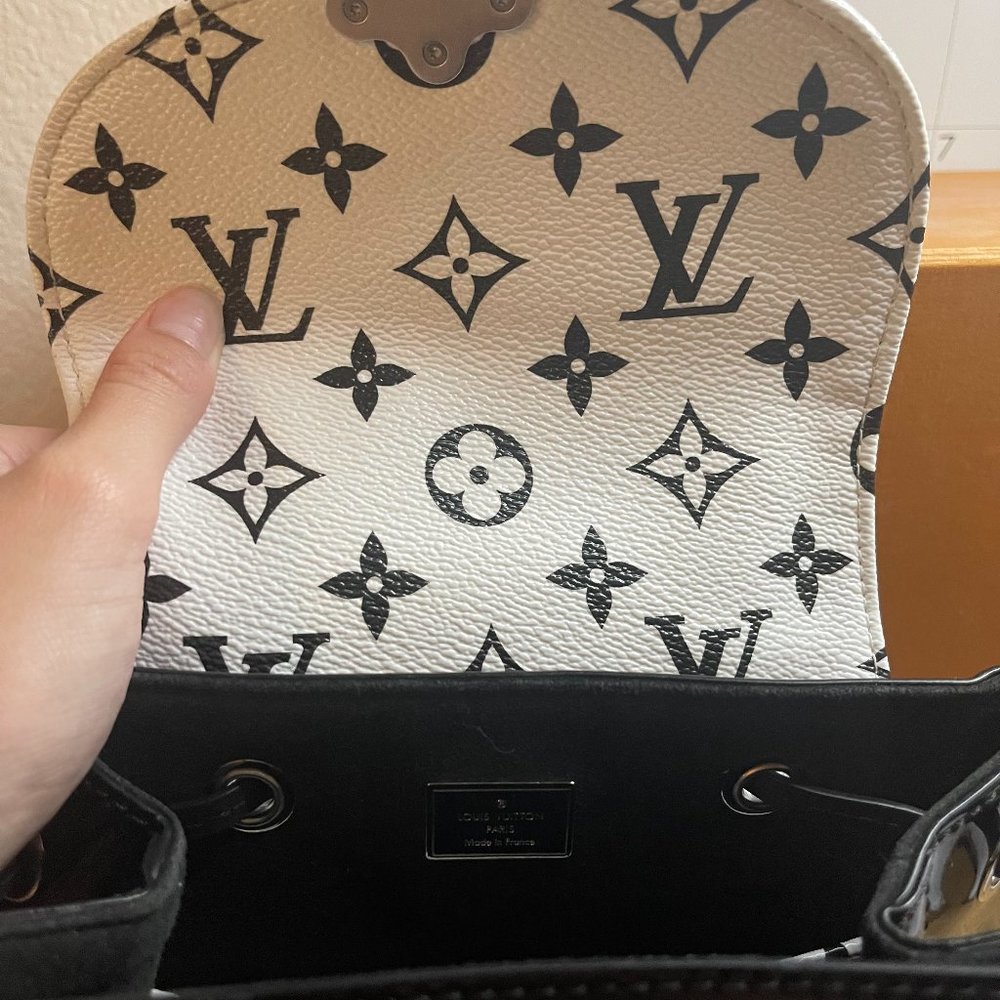 Louis Vuitton Hot Springs Backpack - Picture 3 of 4